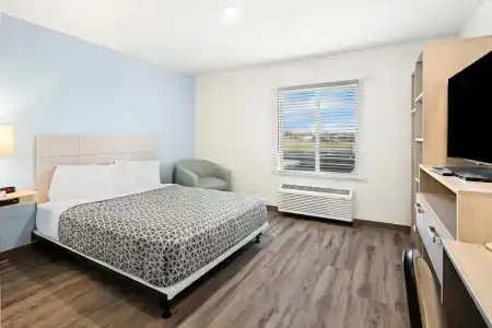 Comfort Suites - 18