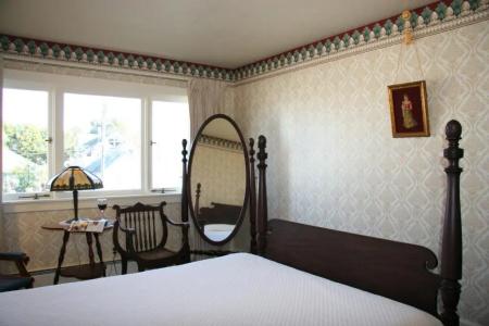 Martine Inn - 71