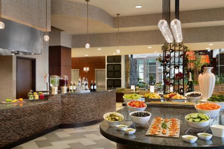 Embassy Suites Los Angeles - 11