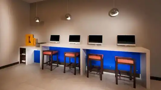 Glō Best Western Nashville Airport West - 17