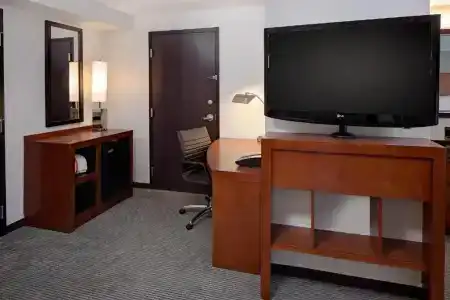 Hyatt Place North Shore - 41