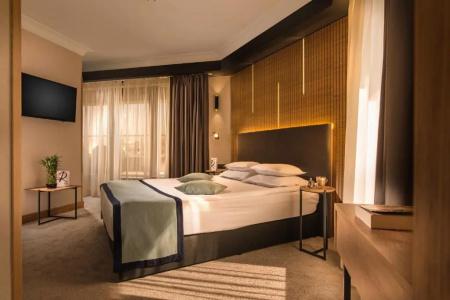 Rosslyn Thracia Sofia - 70