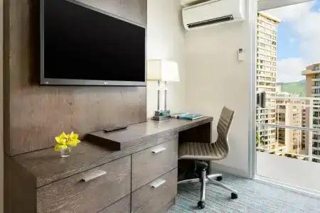 Courtyard by Marriott Waikiki Beach - 110