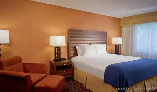 Holiday Inn Express Convention Center - 6