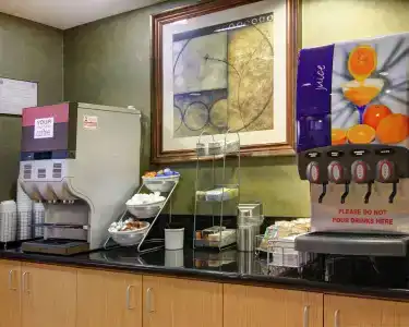 Comfort Suites West - 10