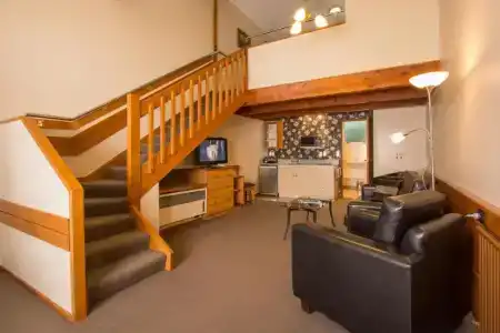Balmoral Lodge - 8