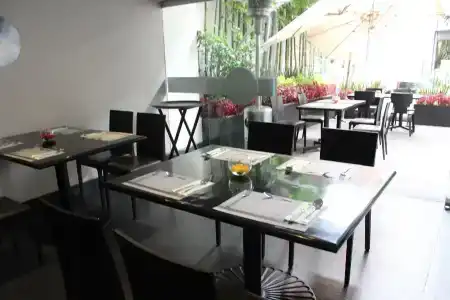 El Ejecutivo by Reforma Avenue - 28