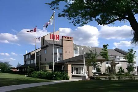 Monte Carlo Inn - 35