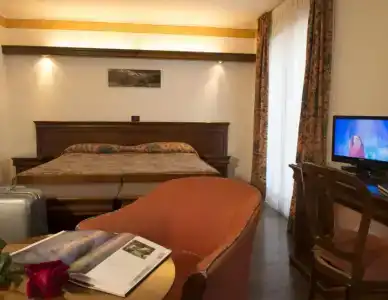 Tourist - 10