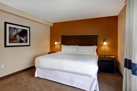 Four Points by Sheraton - 85