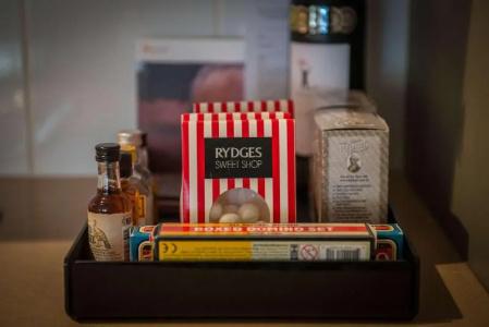 Rydges - 43