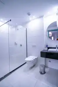 Redcon Suites - 325
