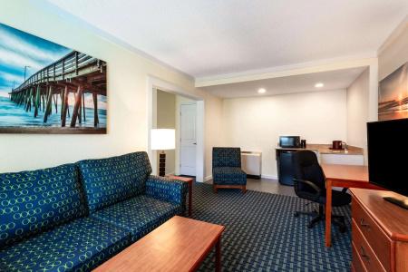 Ramada by Wyndham Virginia Beach - 2