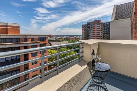 Sheraton Suites Old Town - 67