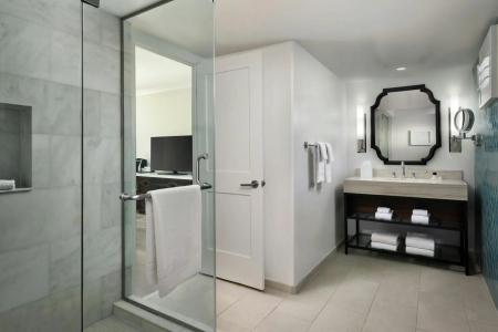 Triada, Autograph Collection - 7