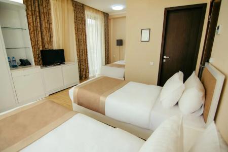 Lisi Hills - 105