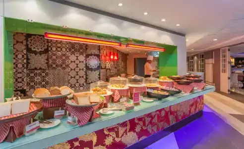 SeaCono Patong Beach Front - 11