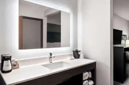 La Quinta Inn by Wyndham Indianapolis Airport Executive Dr - 7