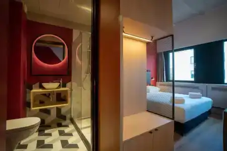 Via Suites - 18