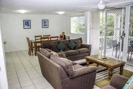 Surfers Beach Holiday - 1
