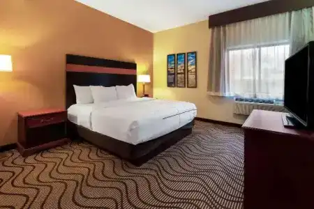 La Quinta Inn by Wyndham near Cedar Point - 35