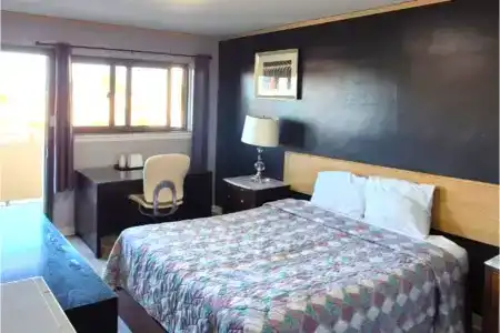 Edgebrook Motel - 2