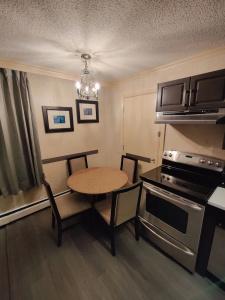 Divya Sutra Suites on Robson Downtown - 79