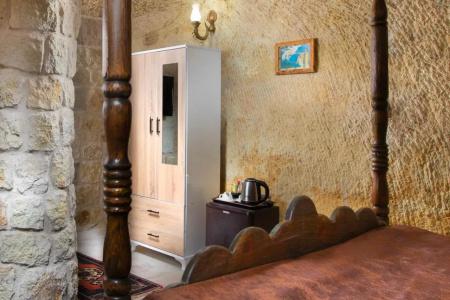 Romantic Cave - 38