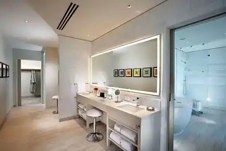 Hall Arts, Dallas, Curio Collection By Hilton - 102