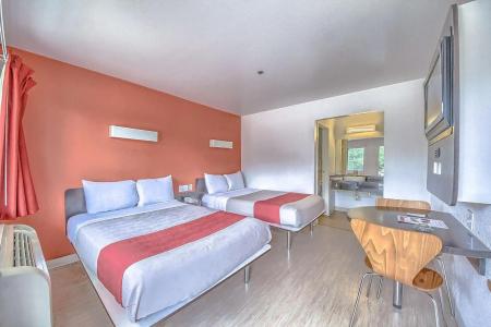 6 San Antonio, Tx Six Flags Fiesta Tx - La Cantera Area - 4