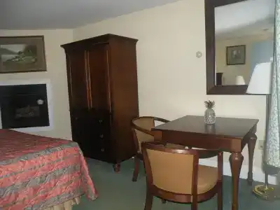 Yankee Clipper Inn - 6