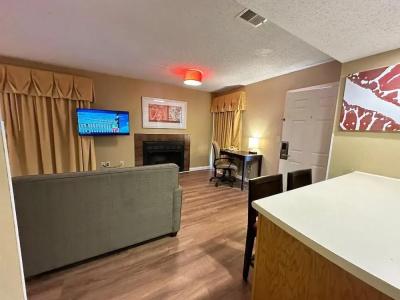 Hawthorn Suites East - 80