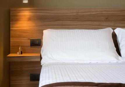 7th Floor Suite - 68