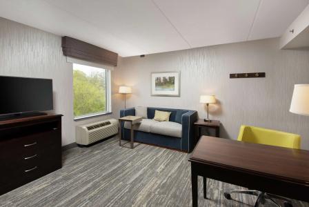 Hampton Inn & Suites by Hilton - 2