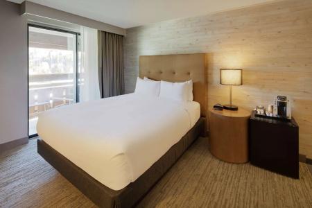 DoubleTree by Hilton - 4