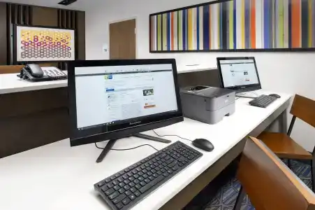 Holiday Inn Express & Suites, an IHG - 3
