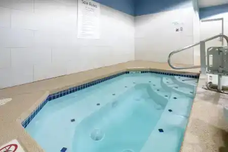 Holiday Inn Express & Suites, an IHG - 12