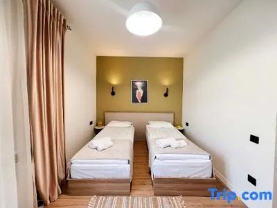 Motives Inn - 136