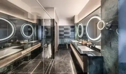 DoubleTree by Hilton Lakeside - 81