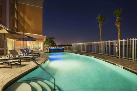 Cambria Miami Airport - Blue Lagoon - 18