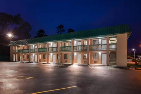 Super 8 by Wyndham/Ft. Jackson SC - 25