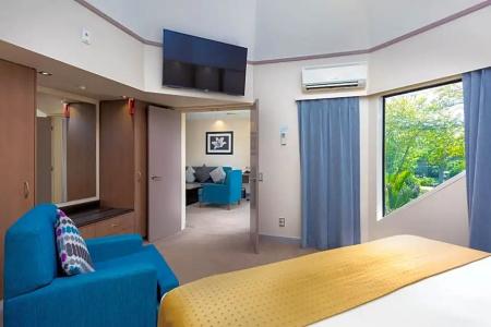 Holiday Inn Airport - 120