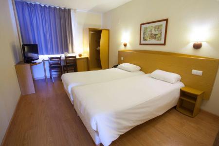 Travelodge Alicante Puerto - 5