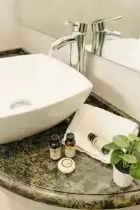 Cosmopolitan - 9
