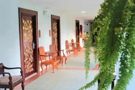 White Boutique and Spa - 24
