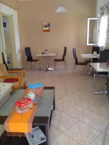To Giouli - 12