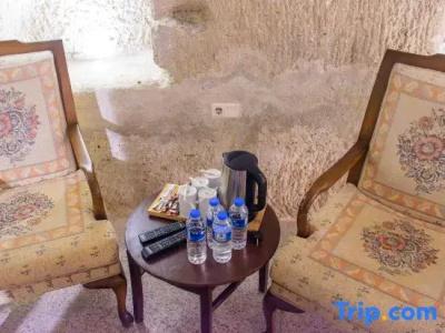 Caravanserai Cave - 305