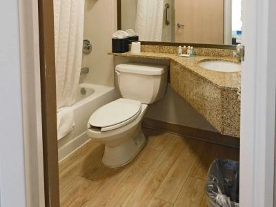 Quality Inn Colchester - 23