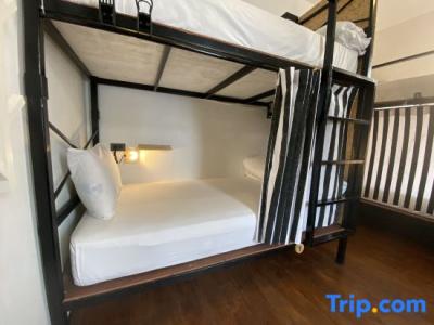 Sherloft Home & Hostel - 36