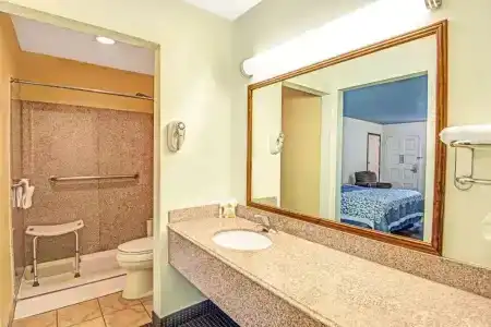 Days Inn by Wyndham Austin/University/Downtown - 28